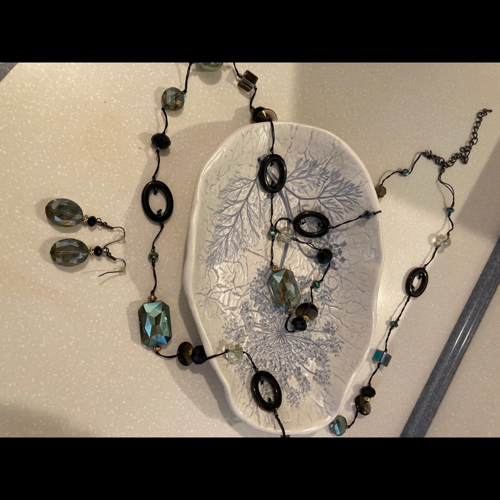 Necklace and earring set